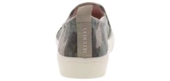 Skechers Poppy Camo Women’s Casual Shoe -Bearpaw Shop skechers 155481 camo poppycamo camo03