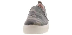 Skechers Poppy Camo Women’s Casual Shoe -Bearpaw Shop skechers 155481 camo poppycamo camo06